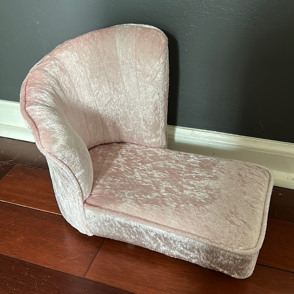 Rare retired chaise lounge couch (American Girl)